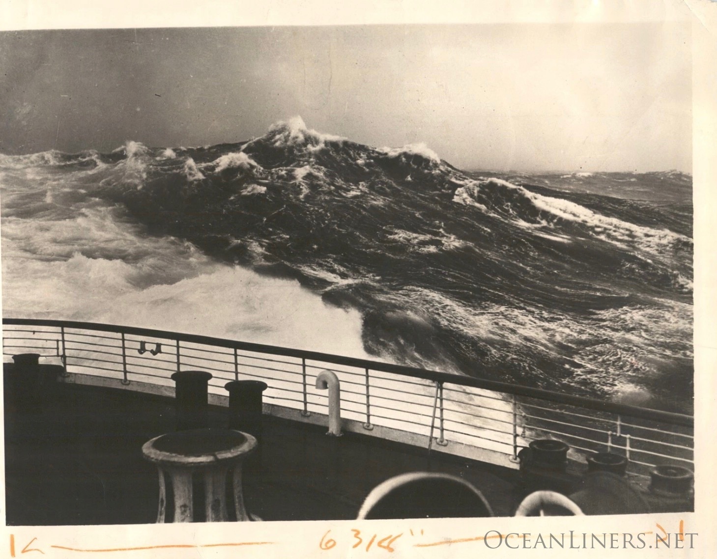 TRANS-ATLANTIC LINER HITS HEAVY SEAS